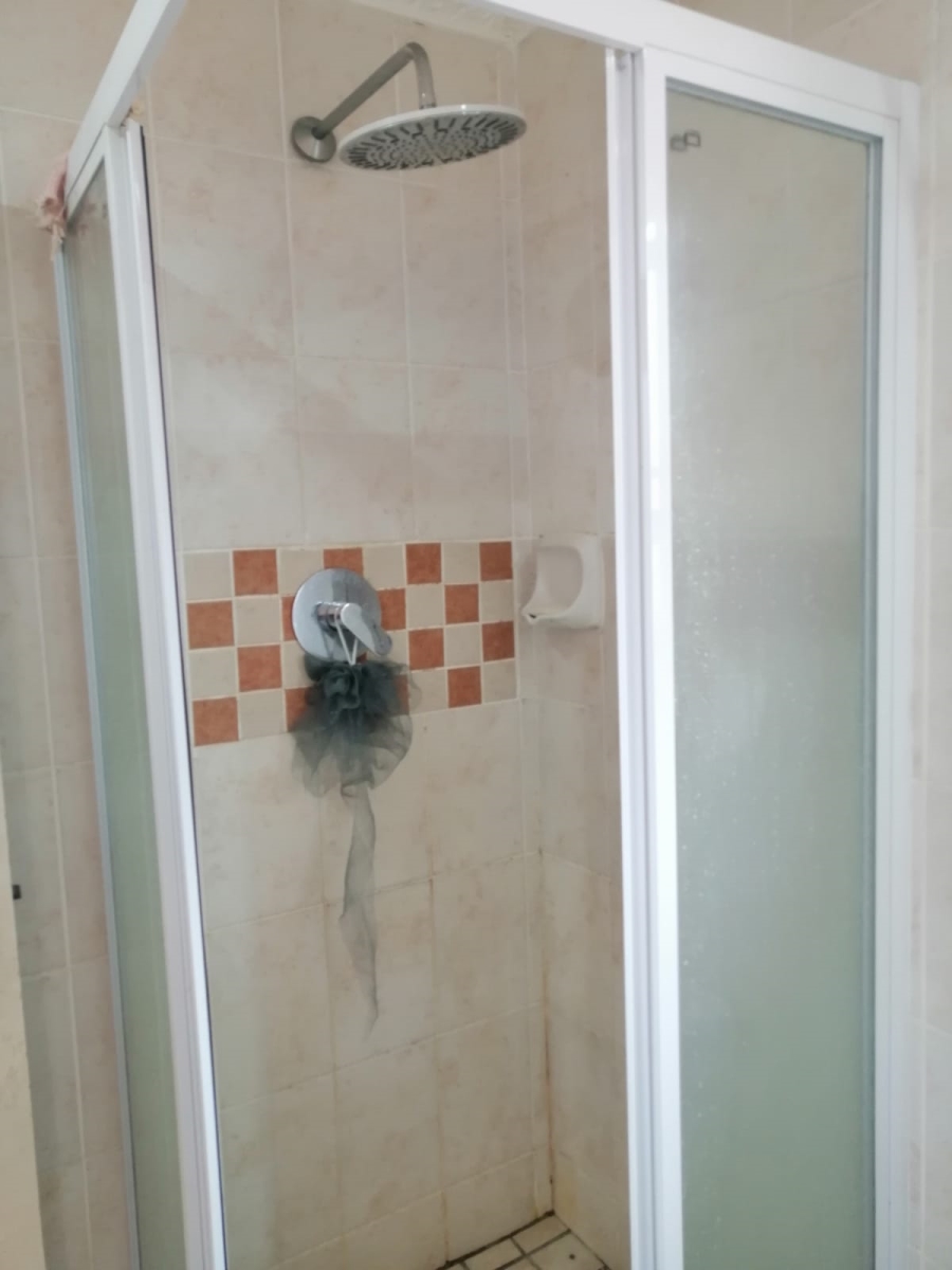 2 Bedroom Property for Sale in Sea Breeze Western Cape